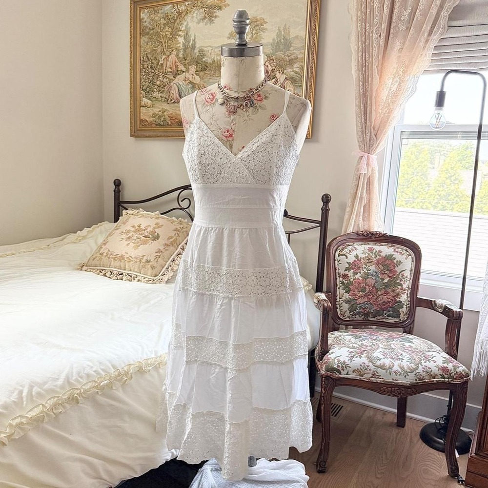 White Lace Sundress  Y2K Apt 9 size 6 white lace tiered midi dress